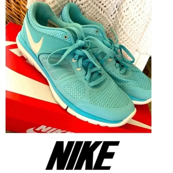 🆓Nike Fitsole Turquoise Sneakers🆓 - Picture 1 of 7